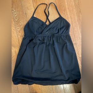 Lululemon EUC top.  Size 6.